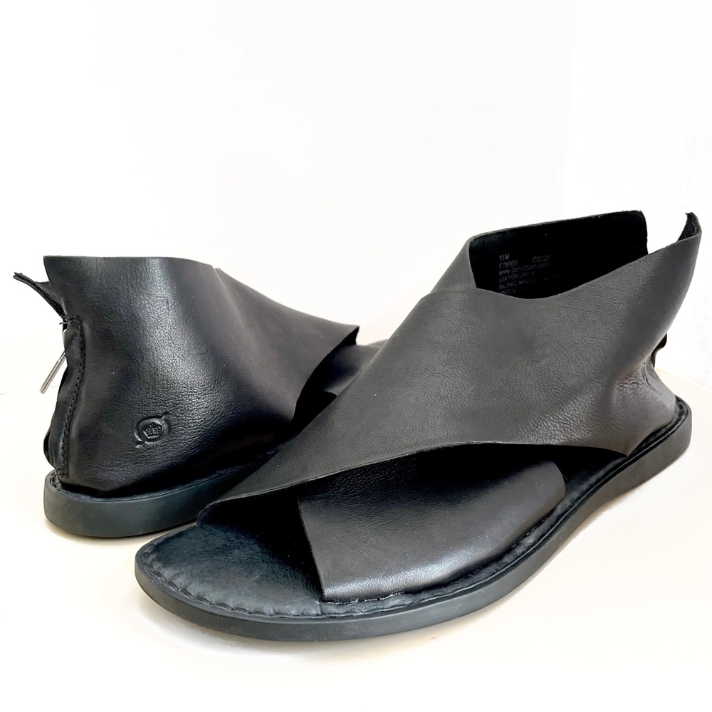 Born Iwa Sandles